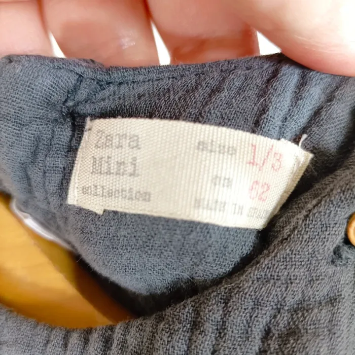 Combinaison bébé gaze de coton Zara 1/3 mois gris anthracite unisexe – boutons bois A1286 - photo numéro 3