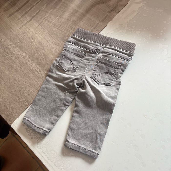 Jeans taille 3 mois (60 cm) - photo numéro 2