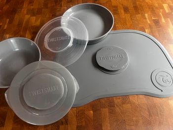 Lot assiette, bol et plateau Twistshake