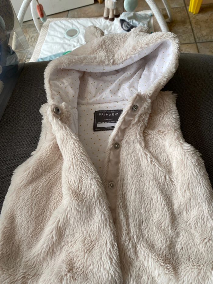 Gilet sans manches avec capuche 9-12mois - photo numéro 2