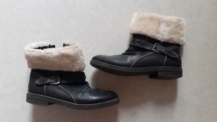 Bottines noires avec fourrure - photo numéro 3