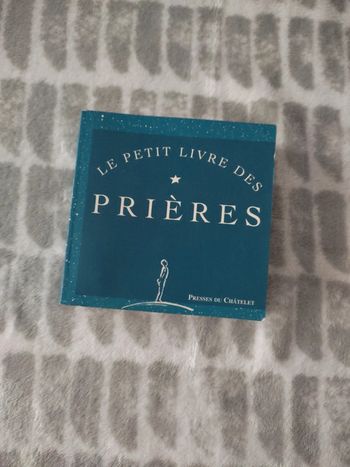 Le petit livre des prières presses du Châtelet