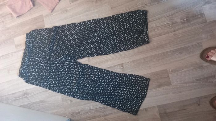 Pantalon large noir et blanc fleuri gémo 10 ans tbe - photo numéro 2