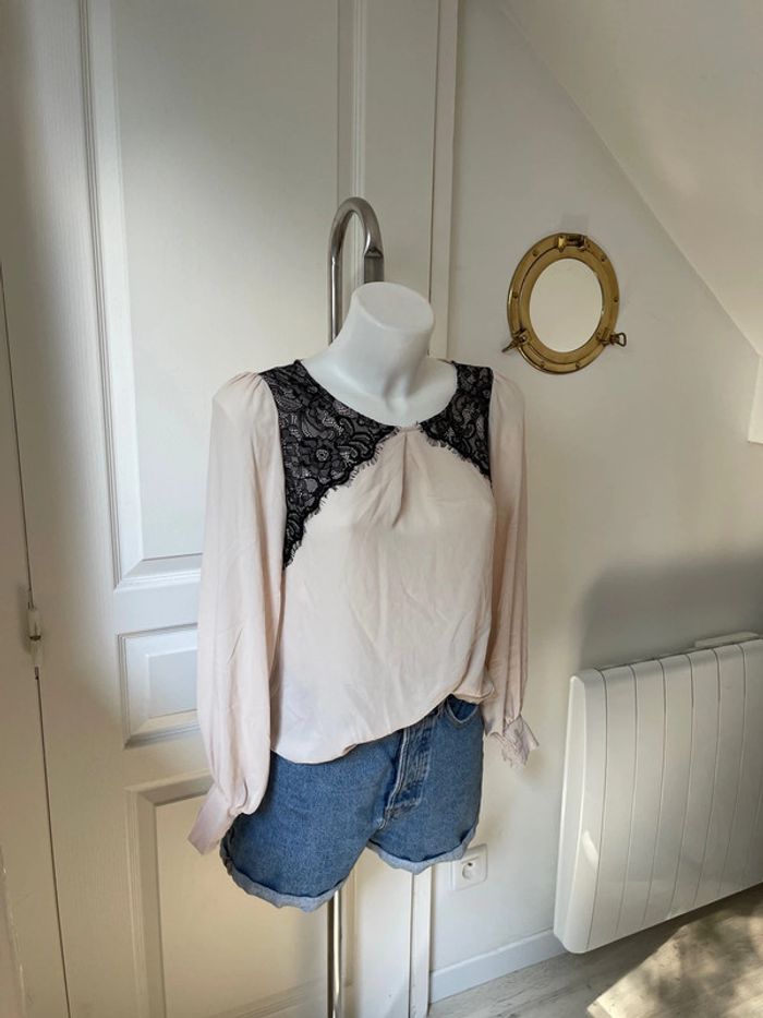 Blouse beige dentelle