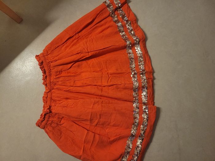 Jupe couleur rouge - photo numéro 3