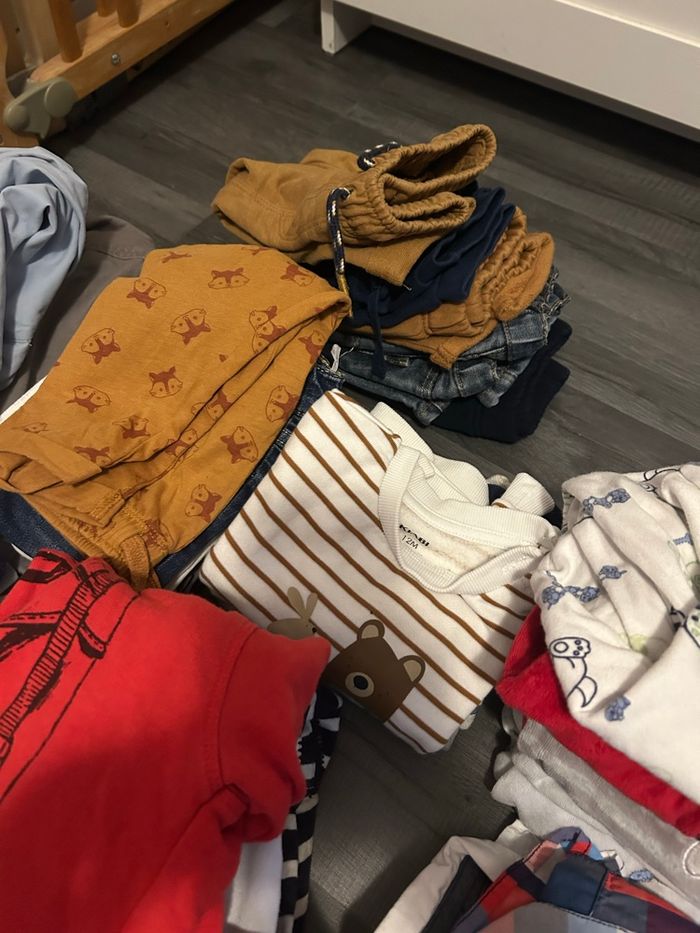 Lot 32 vêtements garçon 12 mois