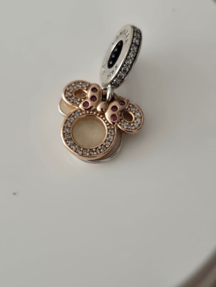Pandora minnie charm