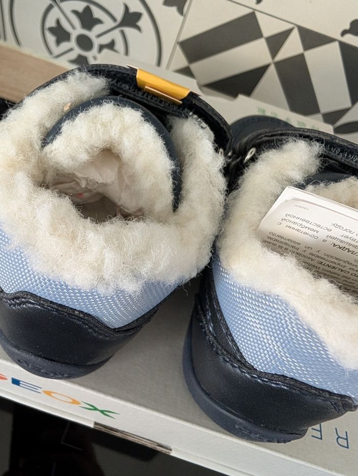 Chaussures fille chaudes. Taille 22. Neuf. Geox. - photo numéro 3