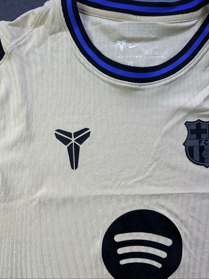 Maillot FC Barcelona X Kobe Bryant - photo numéro 3