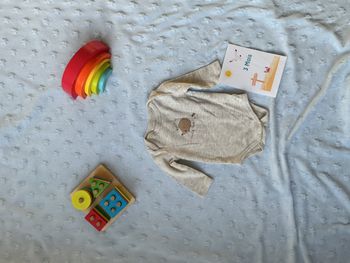 body manches longues beige gris dessin devant 3 mois in extenso