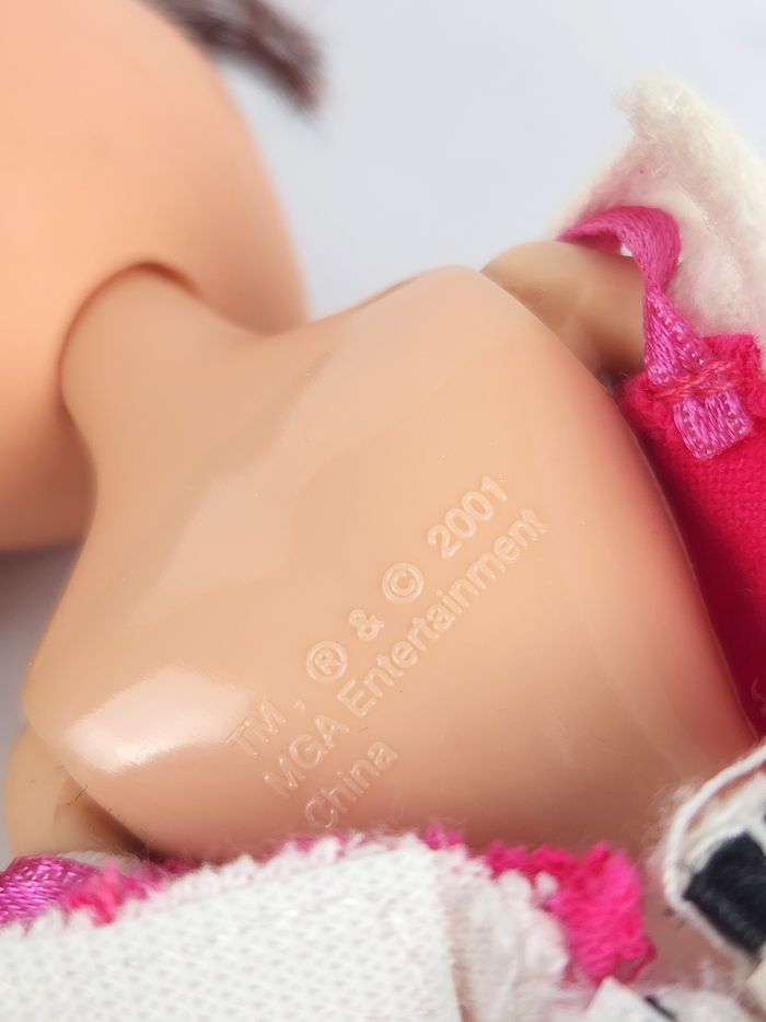 Poupée Bratz Vintage - Miss Funk - Cheveux Noirs Longs - Pantalon Blanc - photo numéro 6