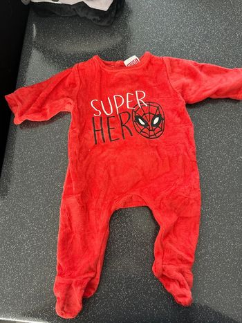 Pyjama taille 1 mois en très bon état