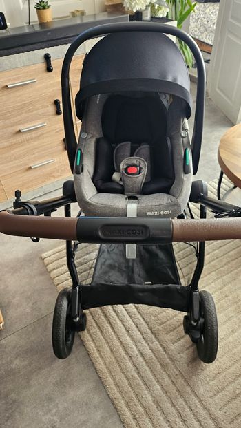 Poussette Maxi cosi et base isofix 360°