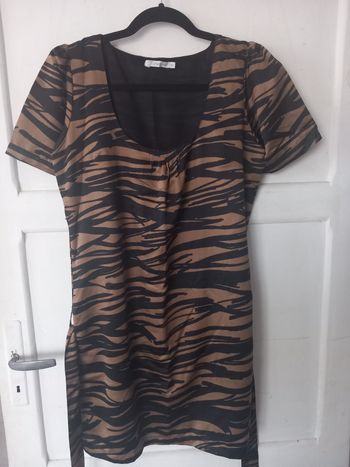 Robe courte zébré taille 38
