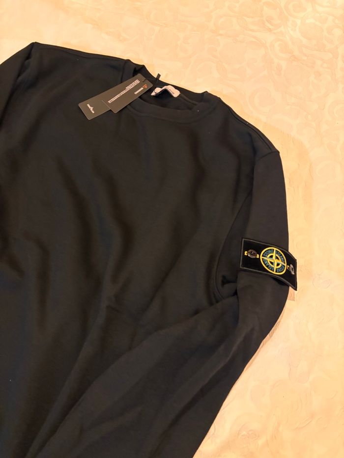 Pull stone island noir - photo numéro 2