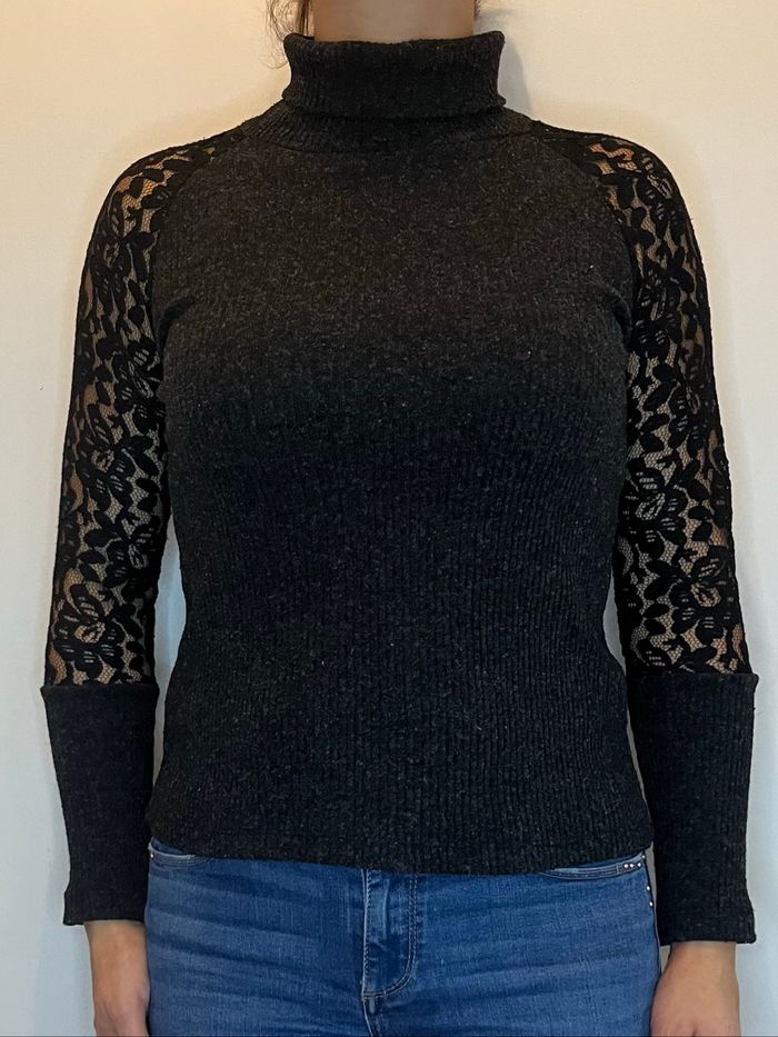Pull col roulé dentelle