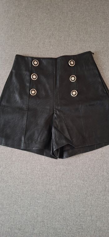 Short simili cuir