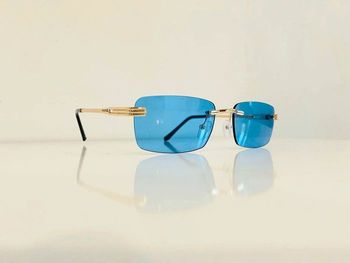 Lunette de soleil mixte percée dorée verres bleus uvprotection taille small