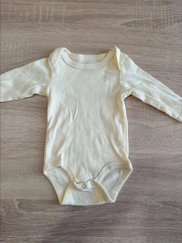 C44 Lot bodies kitchoun 3 mois - photo numéro 4