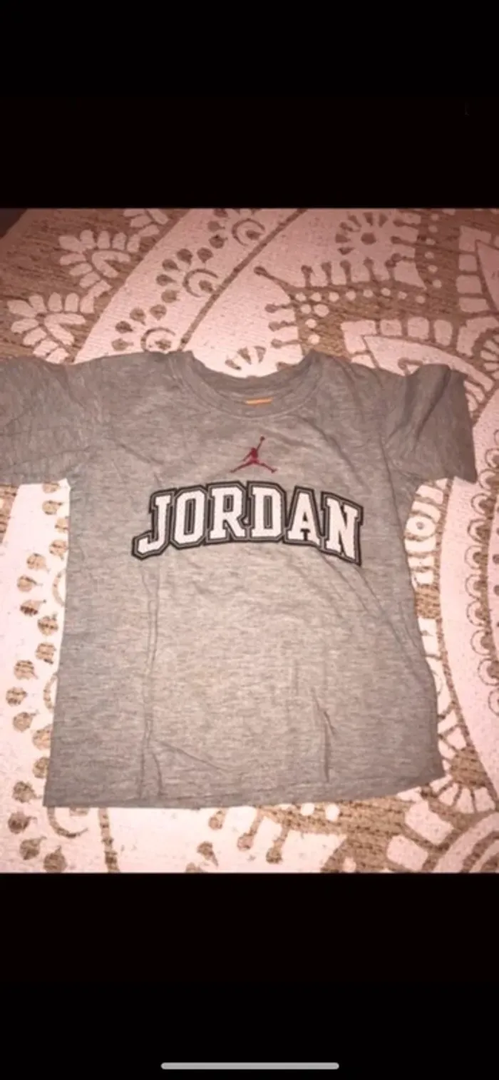 T-shirt Jordan taille 4 ans