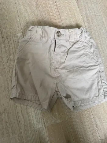 Short beige 9 mois