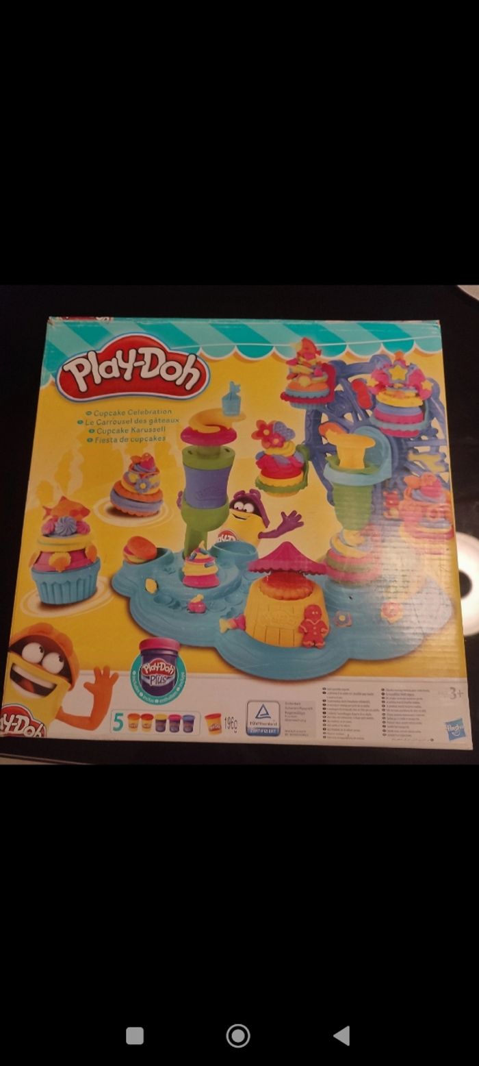 Play Doh Le carrousel des gâteaux