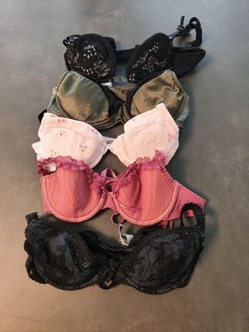 Lot de 5 soutiens-gorge – Taille 85A – Bon état général