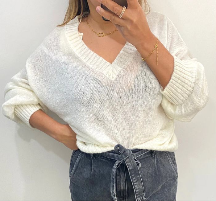 Superbe Pull Crème Maille Fine Col V Taille Unique