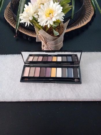Palette de Fard à Paupière Ombrée L'Oréal Paris.