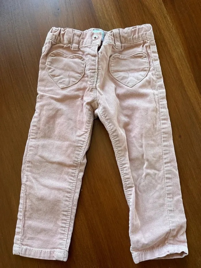 Lot de 3 jeans taille 2 ans très bon état. - photo numéro 2