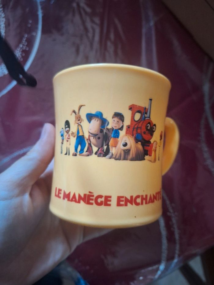 Tasse jaune plastique
