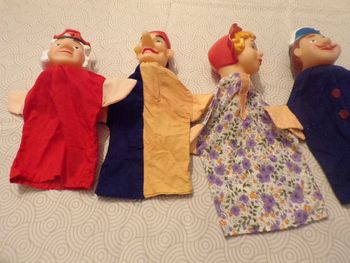 Lot de 4 marionnettes à enfiler  aux doigt