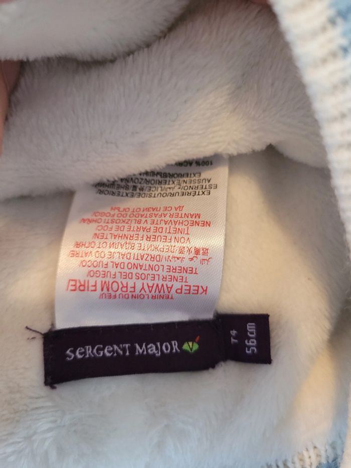 Bonnet chaud avec une paire de moufles - photo numéro 2