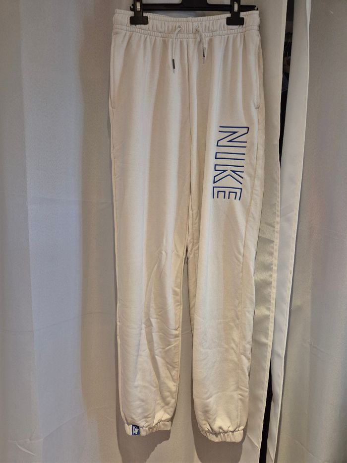 survêtement jogging nike blanc neuf avec étiquette