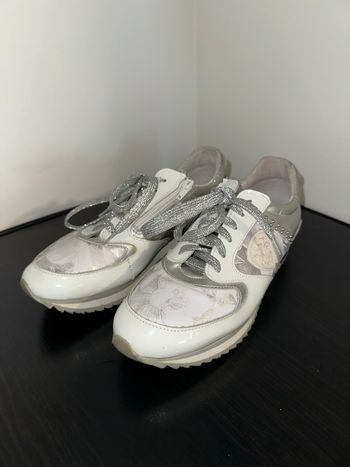 Baskets en cuir blanches et argentées Philippe Morvan T39