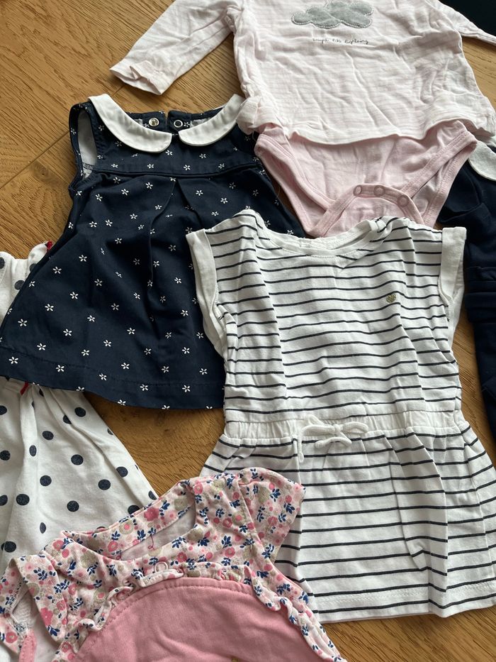 Lot 8 vêtements fille 1 mois - photo numéro 4