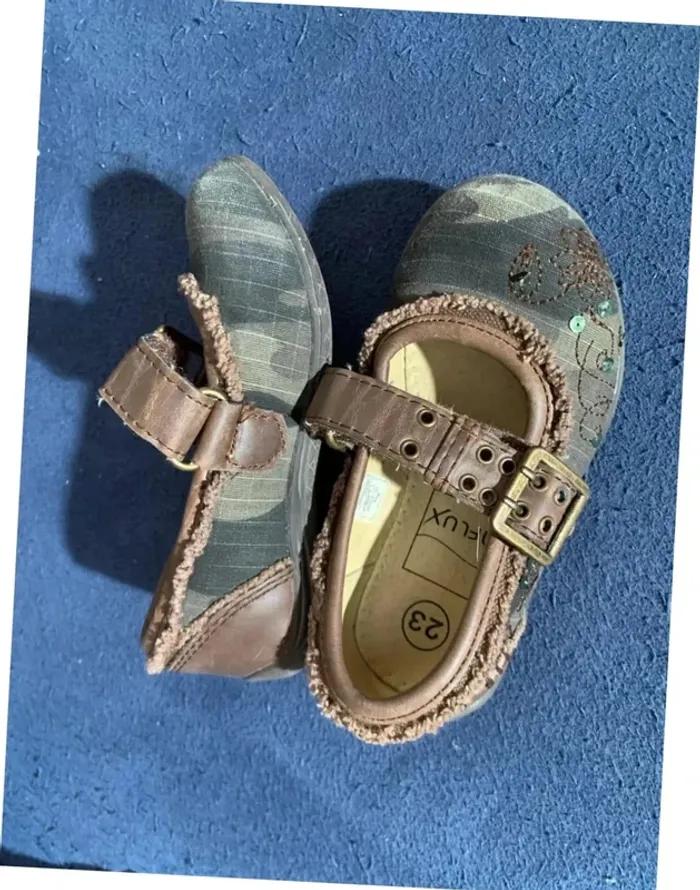 Chaussures bébé fille T 23