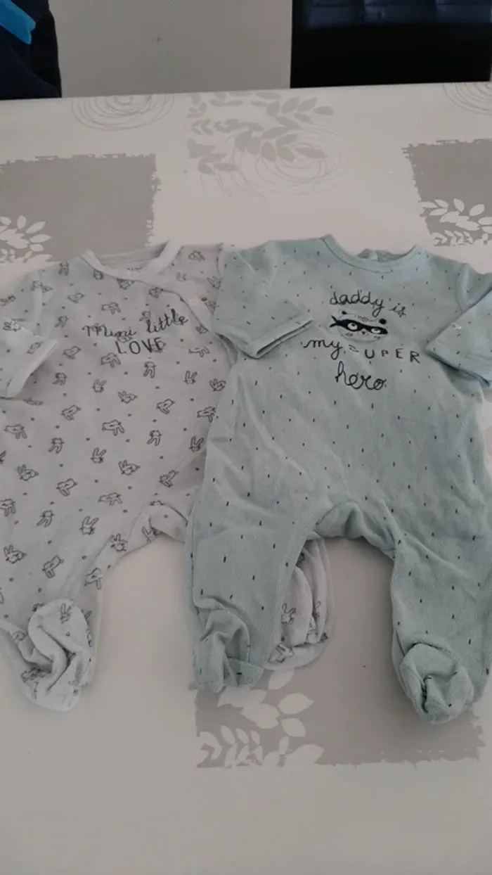 2 pyjamas