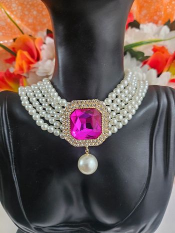 Collier avec perles d eau douce et pierre topaz fushia
