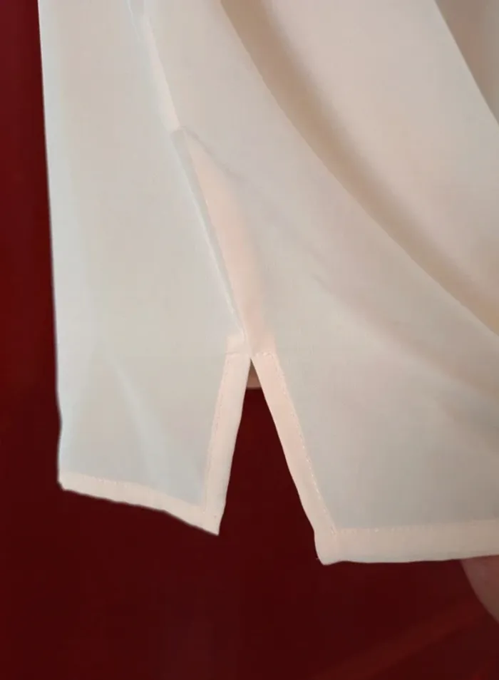 Blouse Azzuris t.38
Broderie calèche, vintage made in France - photo numéro 7