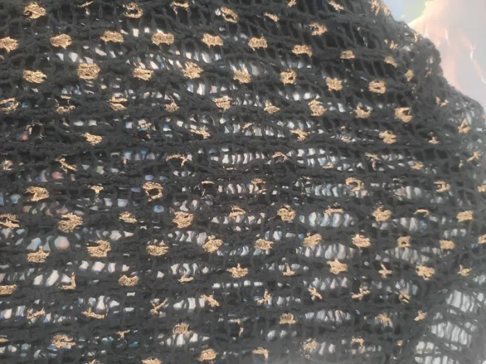 Joli pull crochet gris avec taches or - photo numéro 5