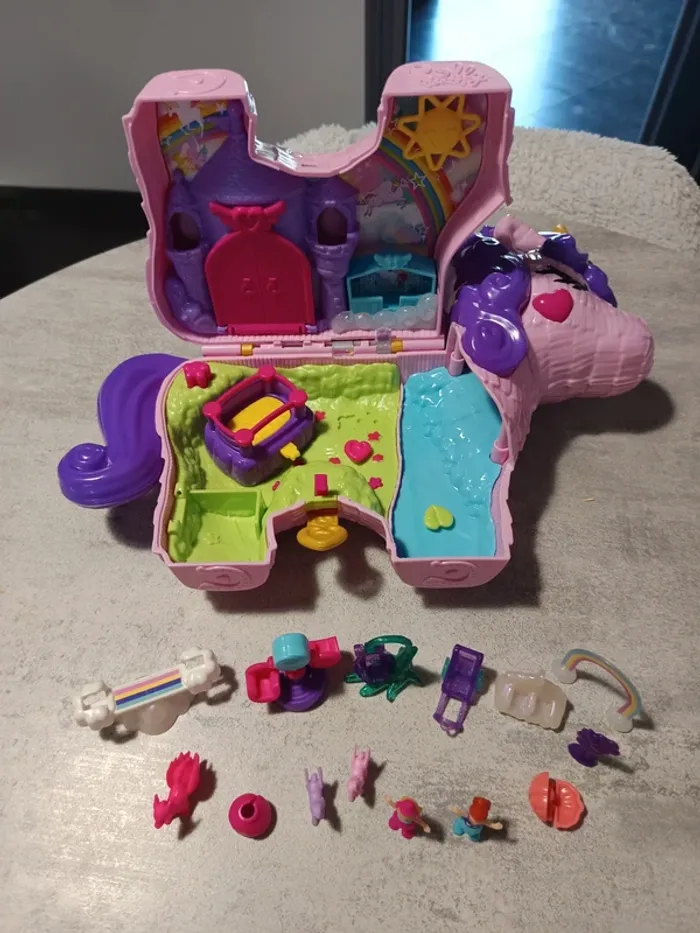 Vends Polly pocket licorne en fête.