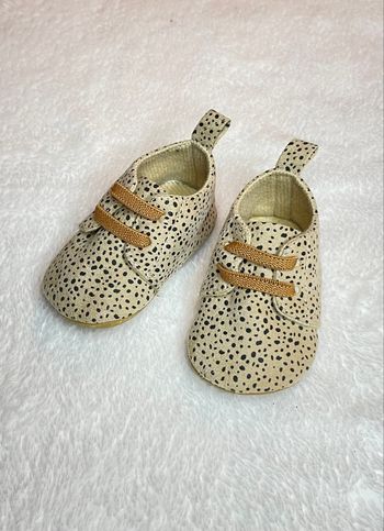 Chaussures bébé à pois Neuf