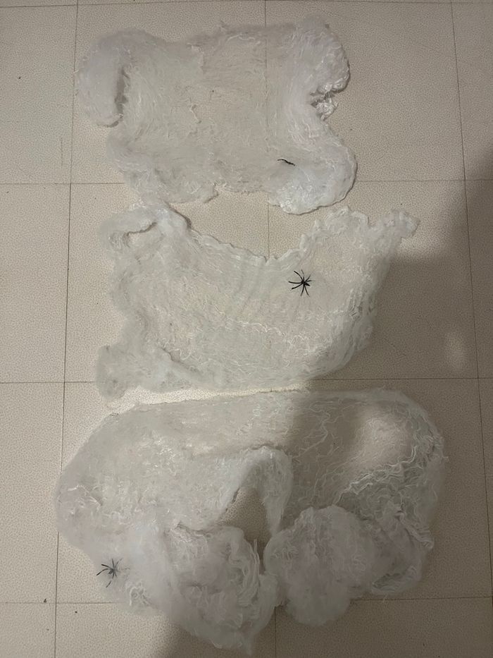 Lot de 3 fausses toiles d’araignées + 3 araignées noires - photo numéro 2