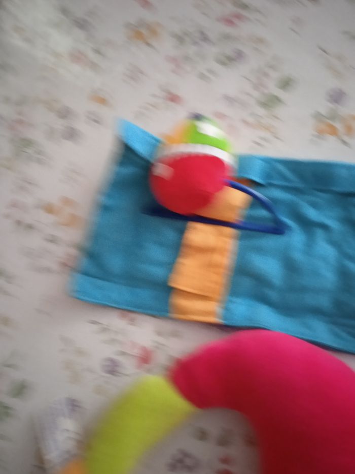 Vend trois. Jouet pour bébé - photo numéro 4