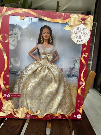 Barbie joyeux Noël 2025 brune neuf