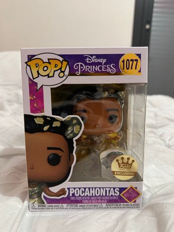 Funko Pop 1077 Pocahontas avec pin’s