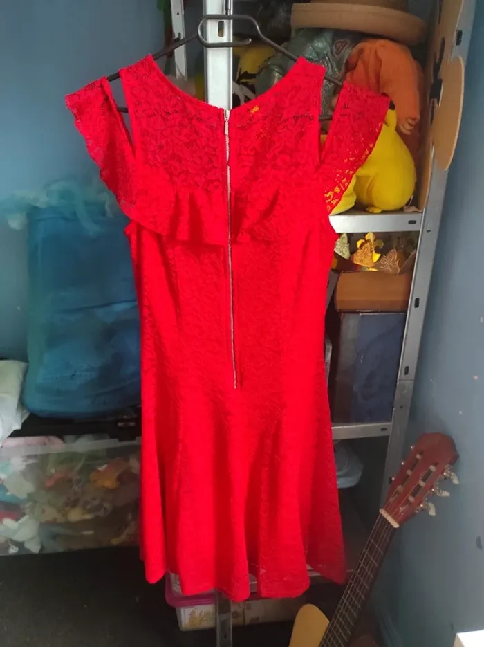 Robe patineuse en dentelle - photo numéro 2