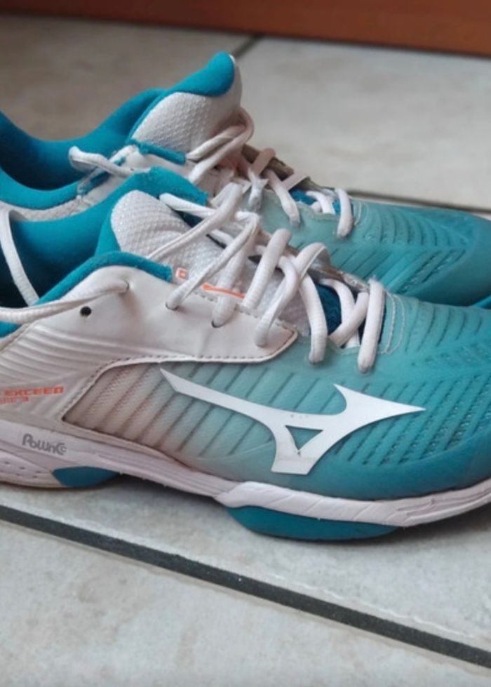 Baskets Mizuno taille 40 - photo numéro 2