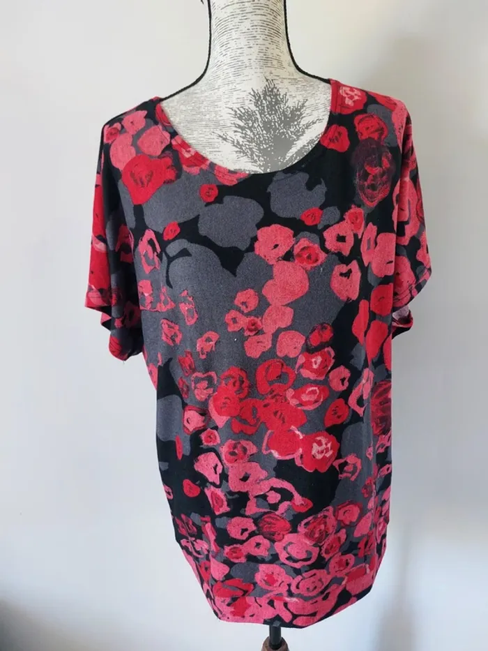 Haut à fleurs neuf